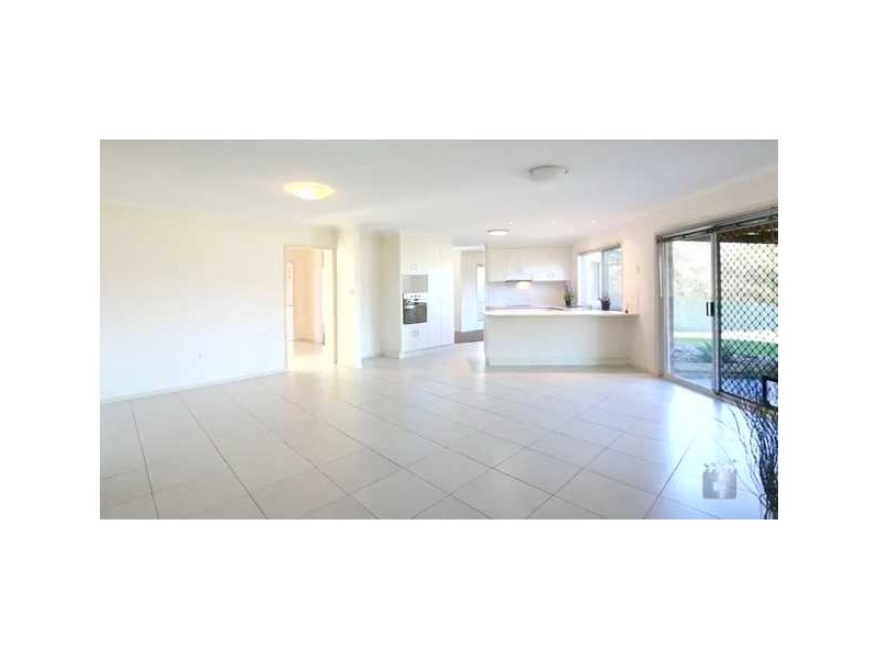 35 Eira Crescent, Edens Landing QLD 4207