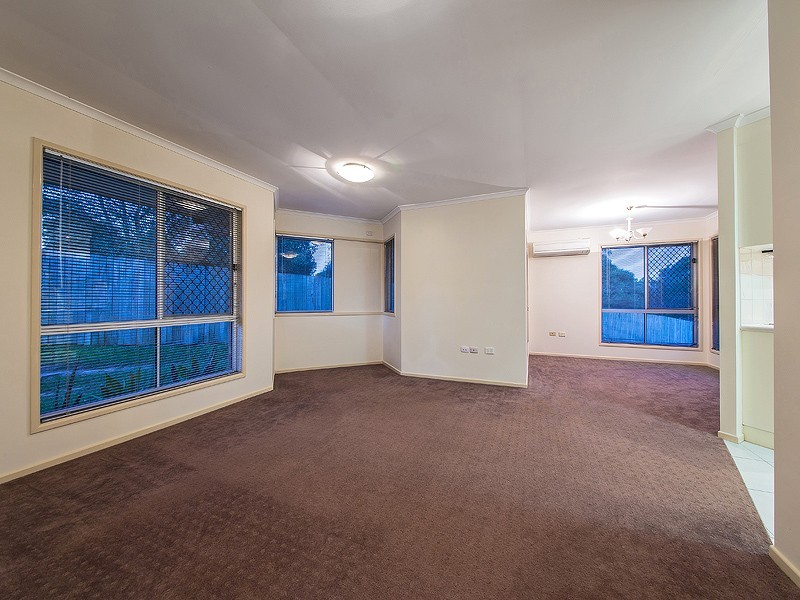 35 Eira Crescent, Edens Landing QLD 4207