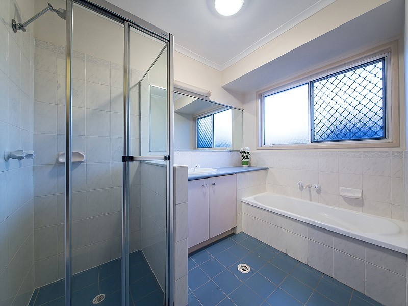 35 Eira Crescent, Edens Landing QLD 4207