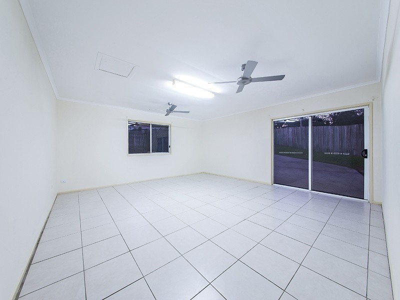 35 Eira Crescent, Edens Landing QLD 4207