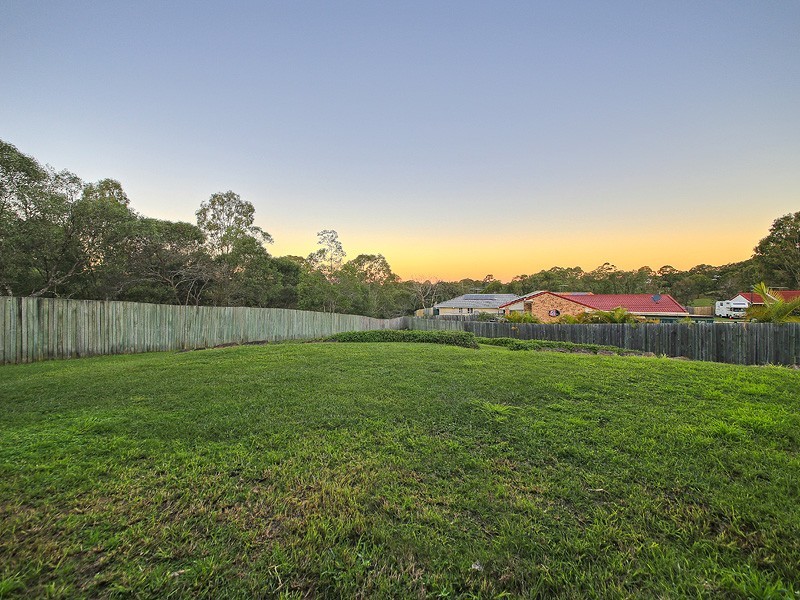 35 Eira Crescent, Edens Landing QLD 4207