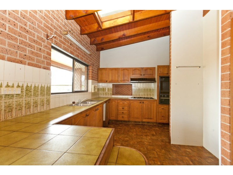 305 Redland Bay Road, Capalaba QLD 4157