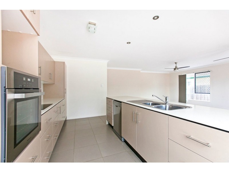 36 Crawford Road, Wynnum West QLD 4178