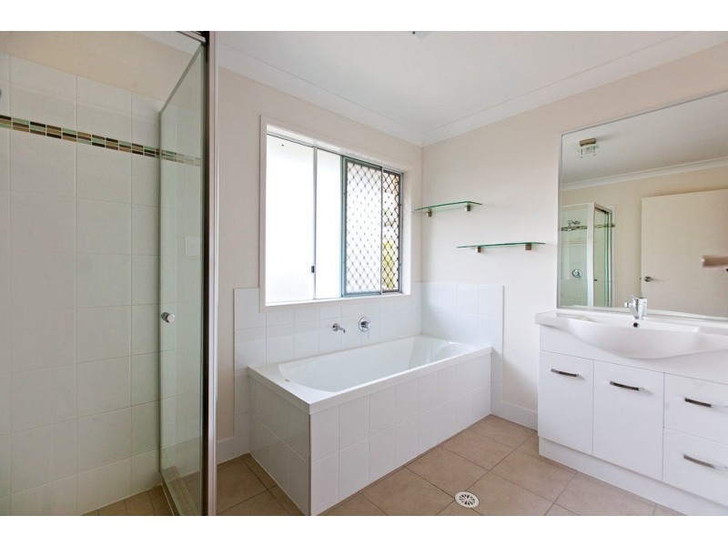 36 Crawford Road, Wynnum West QLD 4178