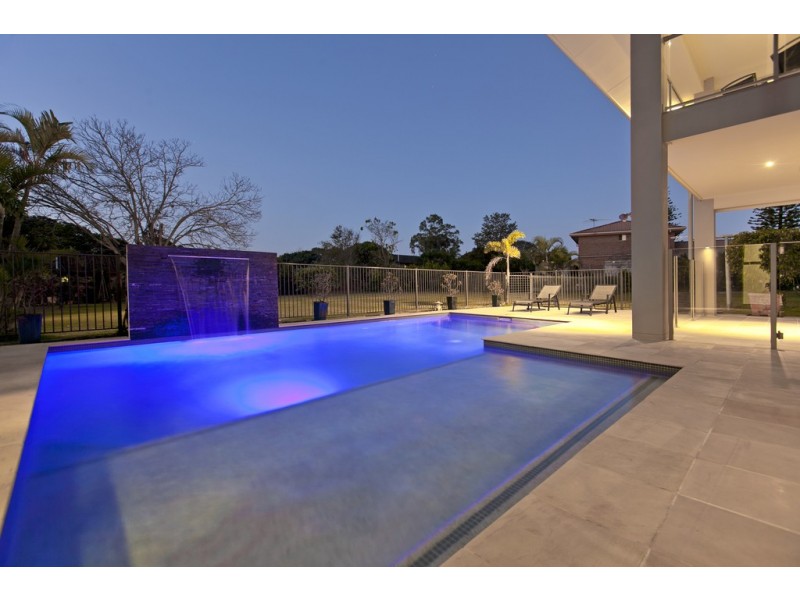 12 Birdwood Road, Birkdale QLD 4159