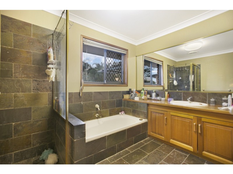 52 Makaha Drive, Birkdale QLD 4159