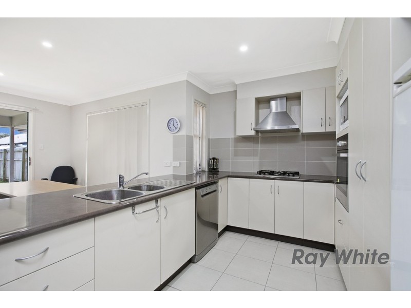 16 Kenilworth Crescent, Waterford QLD 4133