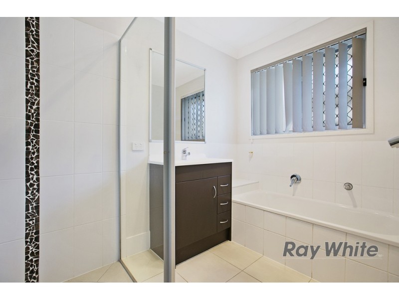 16 Kenilworth Crescent, Waterford QLD 4133