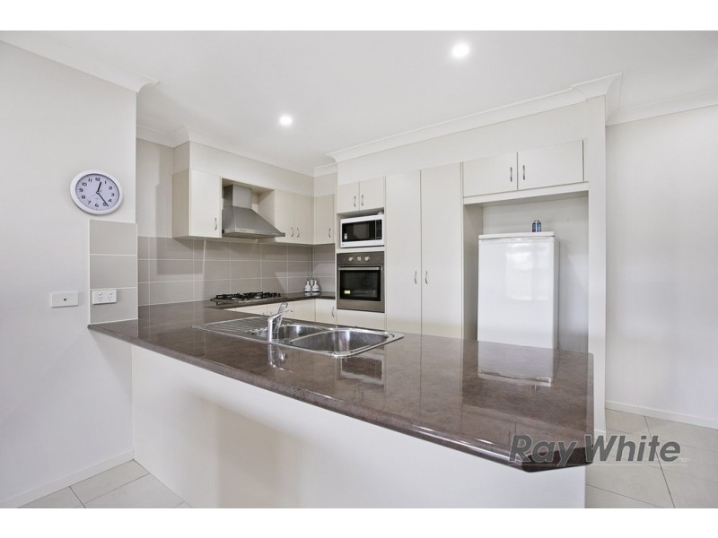 16 Kenilworth Crescent, Waterford QLD 4133