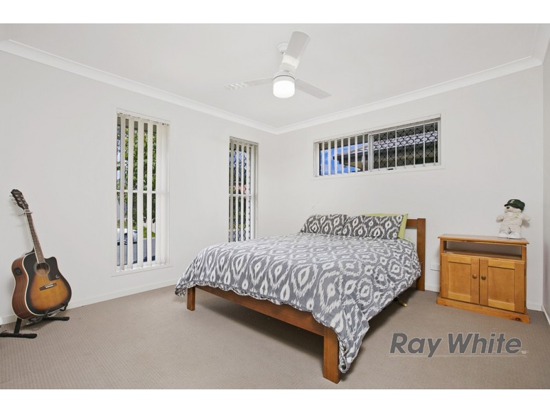 16 Kenilworth Crescent, Waterford QLD 4133