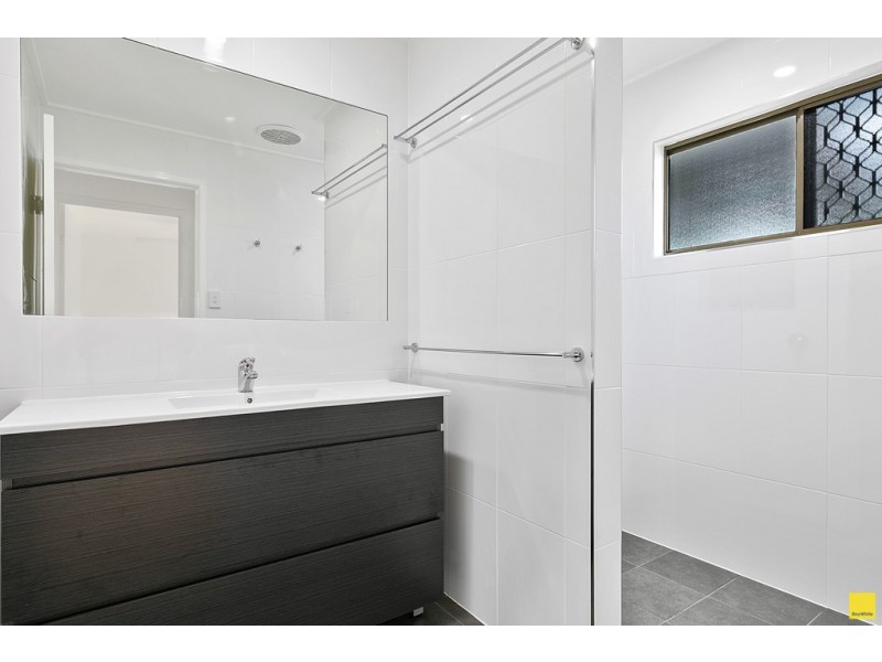 195 Redland Bay Road, Capalaba QLD 4157