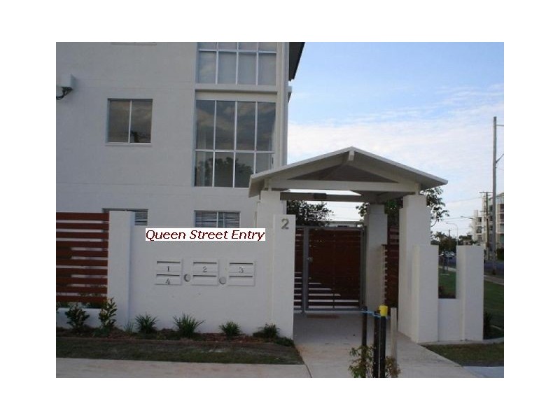 1/2 Queen, Scarborough QLD 4020