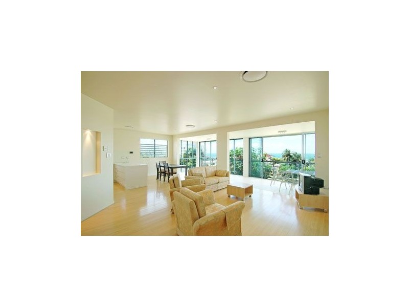 1/2 Queen, Scarborough QLD 4020