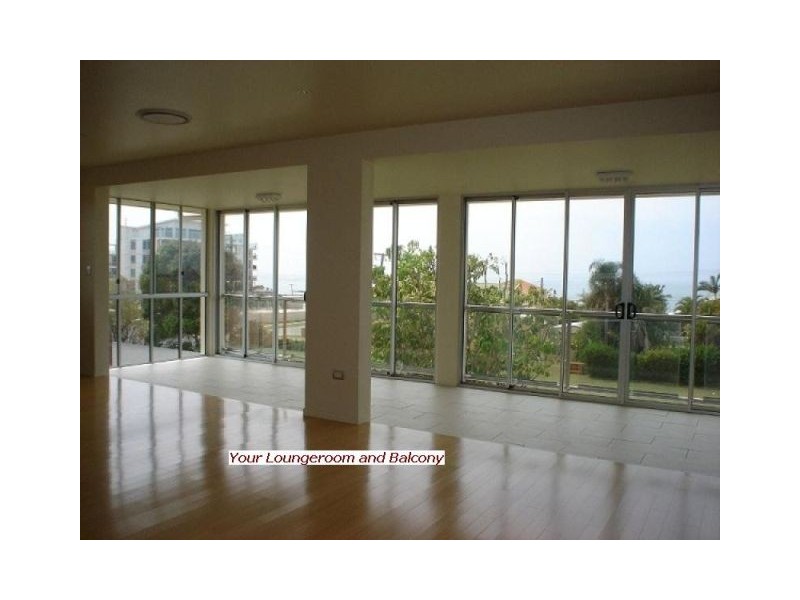 1/2 Queen, Scarborough QLD 4020