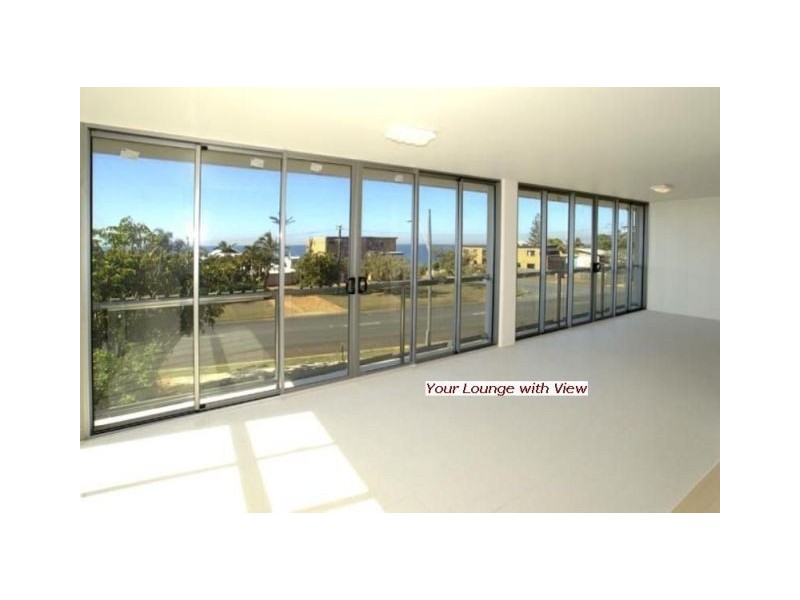 1/2 Queen, Scarborough QLD 4020