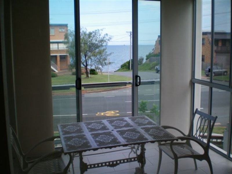 1/2 Queen, Scarborough QLD 4020