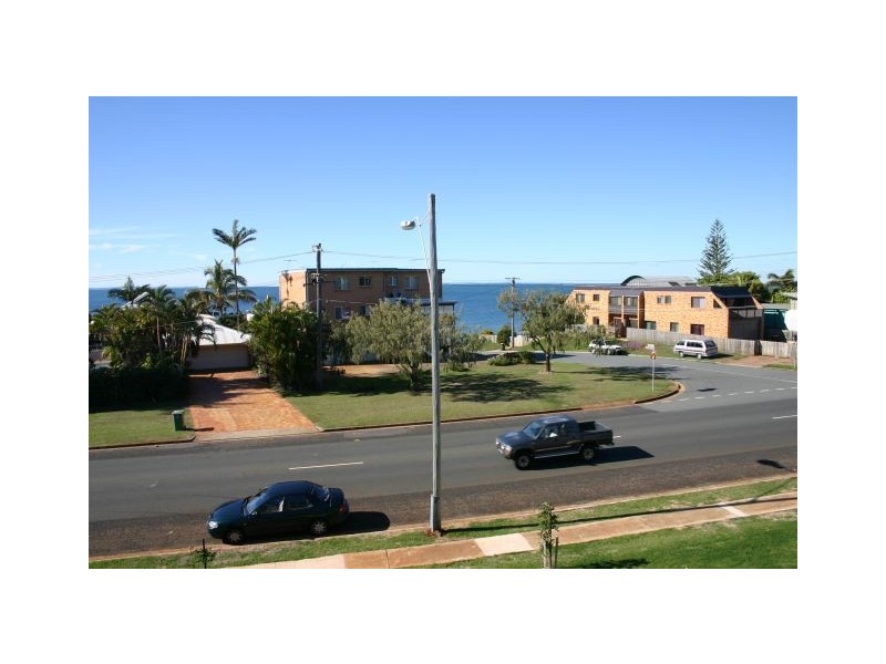 1/2 Queen, Scarborough QLD 4020