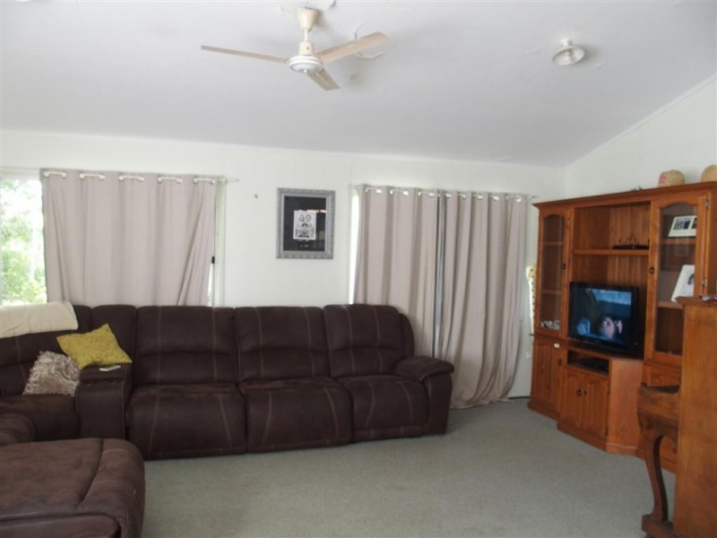 21 Lawless, Blackwater QLD 4717