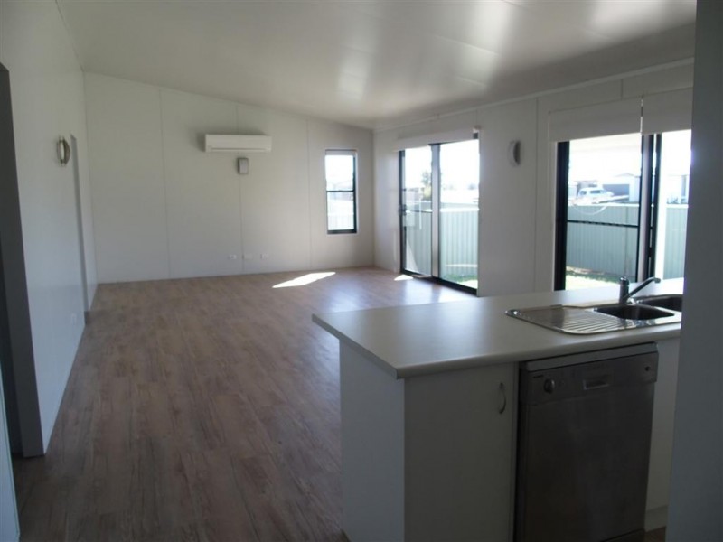 24 Hunter St, Blackwater QLD 4717
