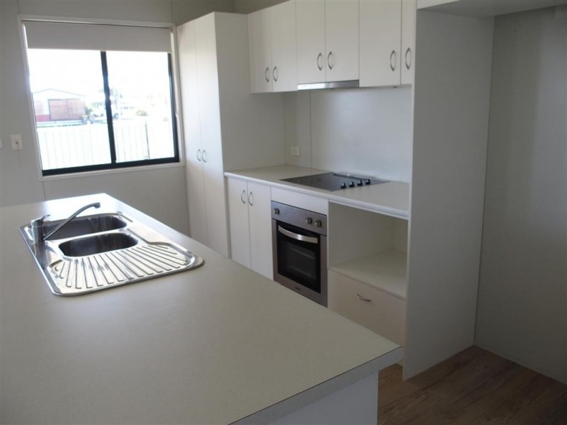 24 Hunter St, Blackwater QLD 4717