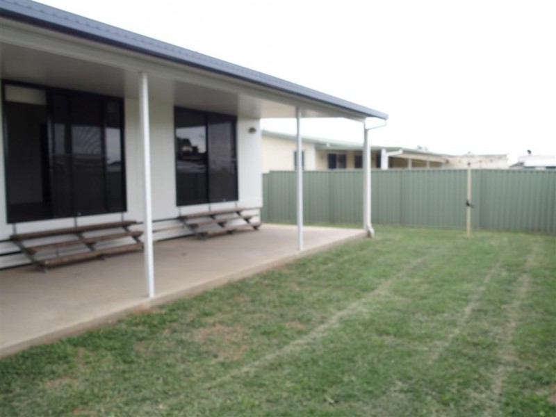 24 Hunter St, Blackwater QLD 4717