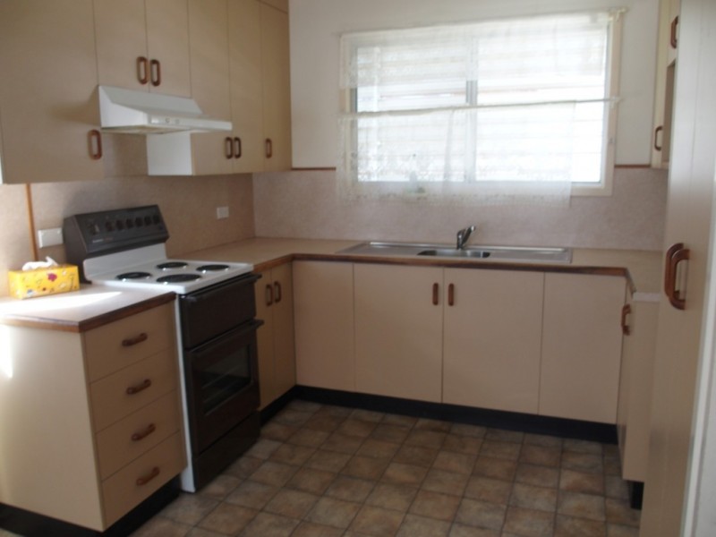 27 Wattle St, Blackwater QLD 4717