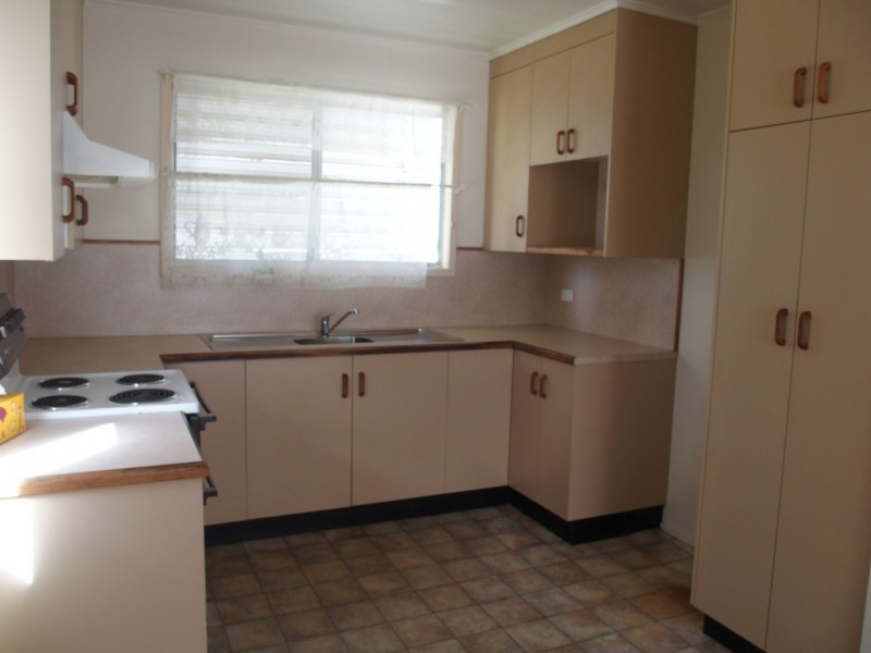 27 Wattle St, Blackwater QLD 4717