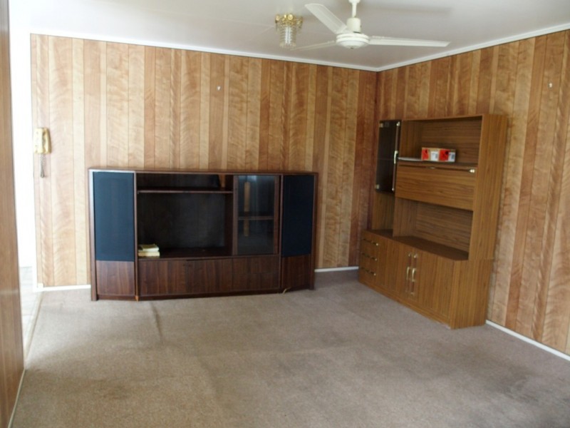 27 Wattle St, Blackwater QLD 4717
