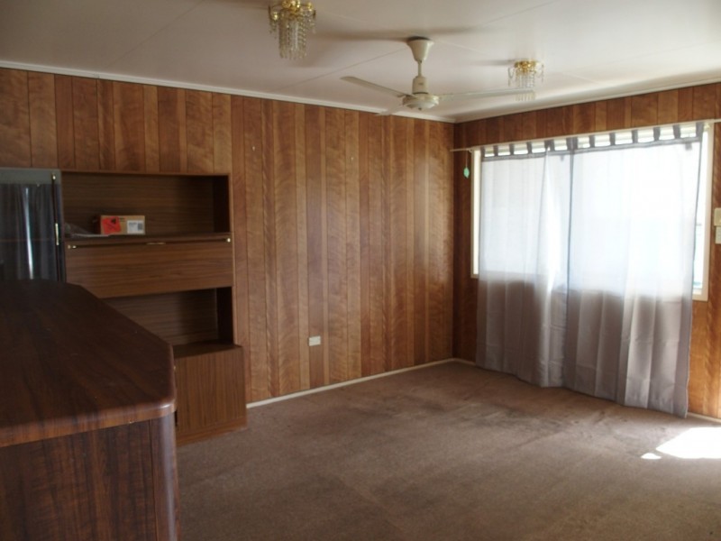 27 Wattle St, Blackwater QLD 4717