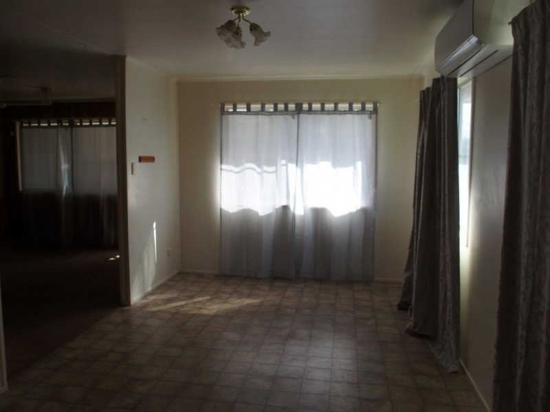 27 Wattle St, Blackwater QLD 4717
