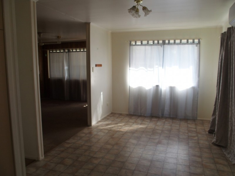 27 Wattle St, Blackwater QLD 4717