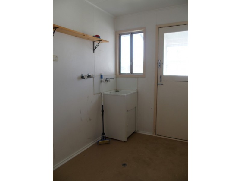 27 Wattle St, Blackwater QLD 4717