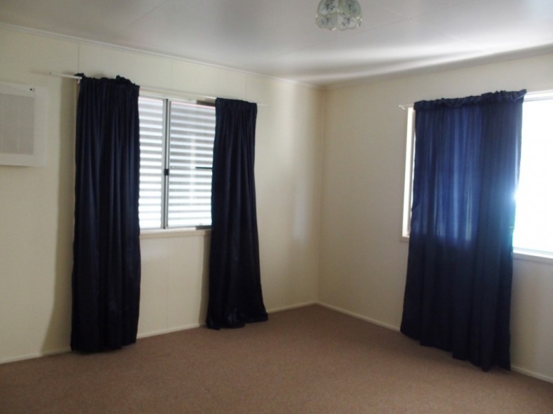 27 Wattle St, Blackwater QLD 4717