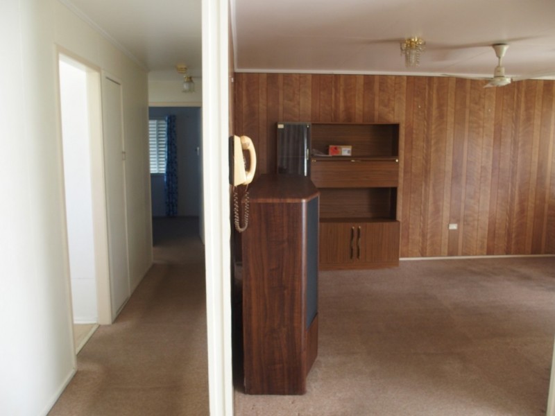 27 Wattle St, Blackwater QLD 4717