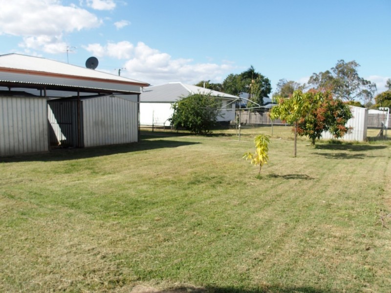 27 Wattle St, Blackwater QLD 4717