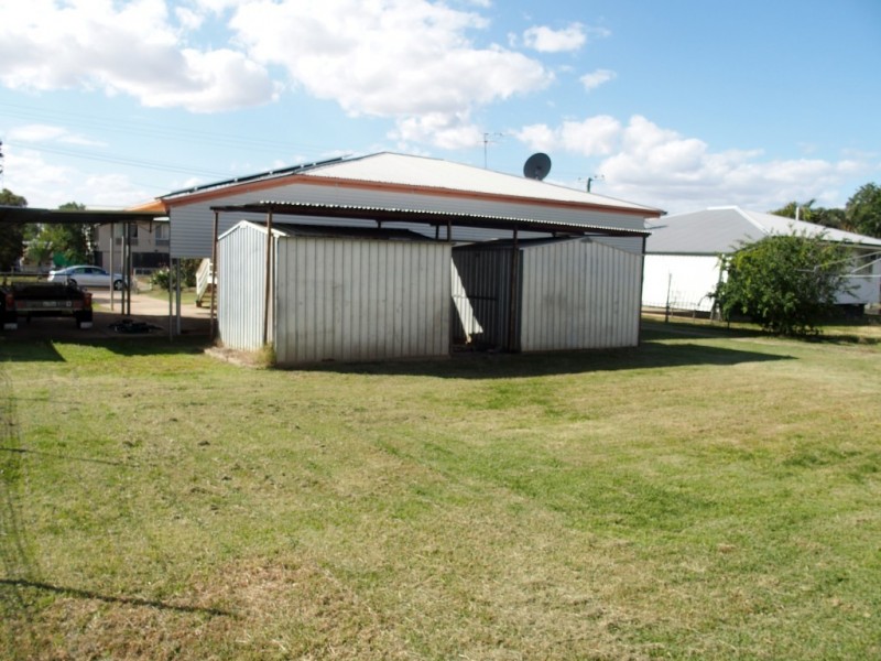 27 Wattle St, Blackwater QLD 4717