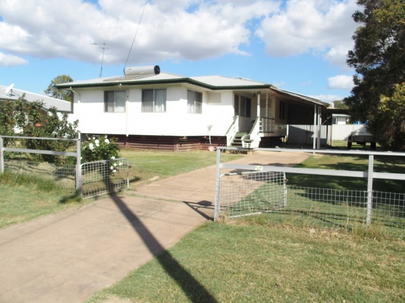 27 Wattle St, Blackwater QLD 4717