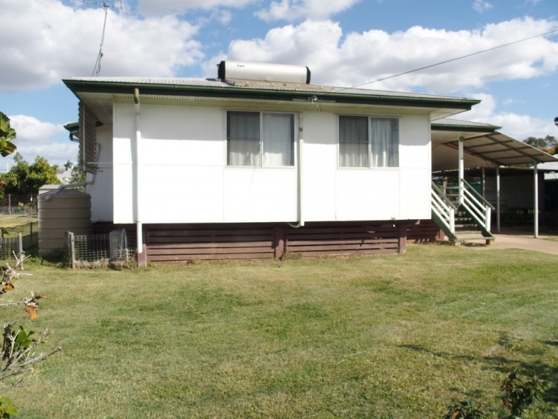 27 Wattle St, Blackwater QLD 4717