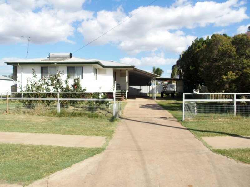 27 Wattle St, Blackwater QLD 4717
