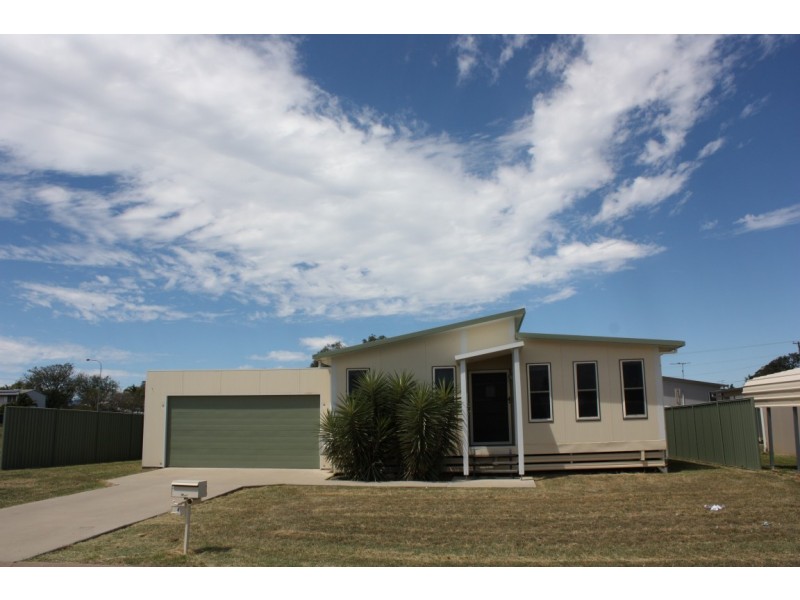 4 Summer Red Court, Blackwater QLD 4717