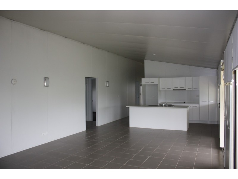 4 Summer Red Court, Blackwater QLD 4717