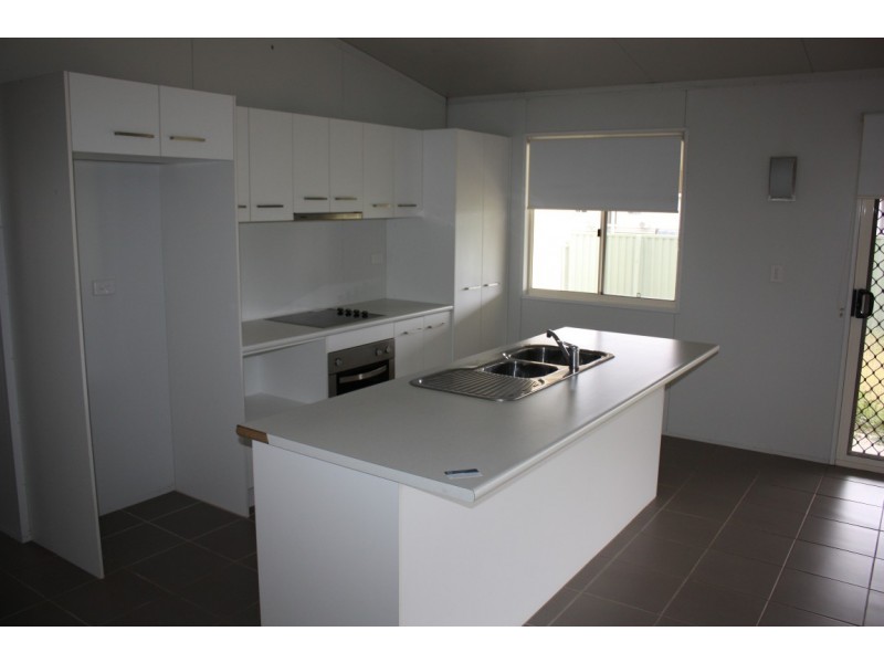 4 Summer Red Court, Blackwater QLD 4717