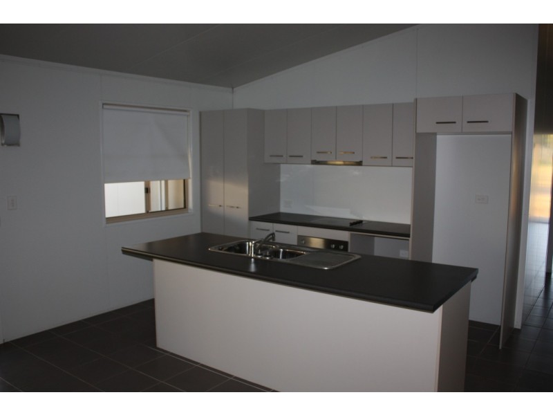 14 Hunter Street, Blackwater QLD 4717