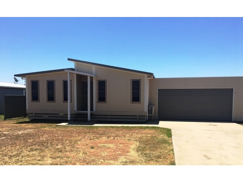 14 Hunter Street, Blackwater QLD 4717