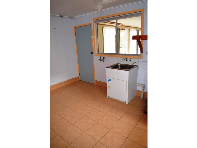 27 Stower Street, Blackwater QLD 4717