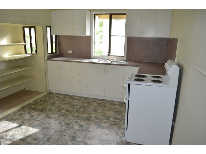 23 Acacia Street, Blackwater QLD 4717