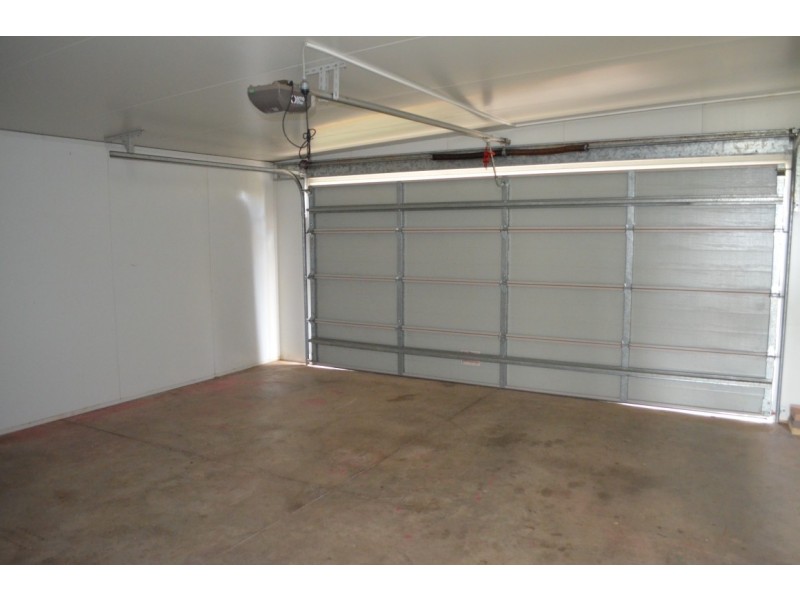 4 Hunter Street, Blackwater QLD 4717