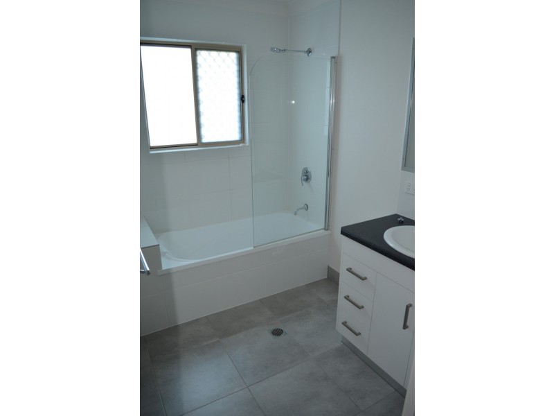 3 / 28 Blain Street, Blackwater QLD 4717