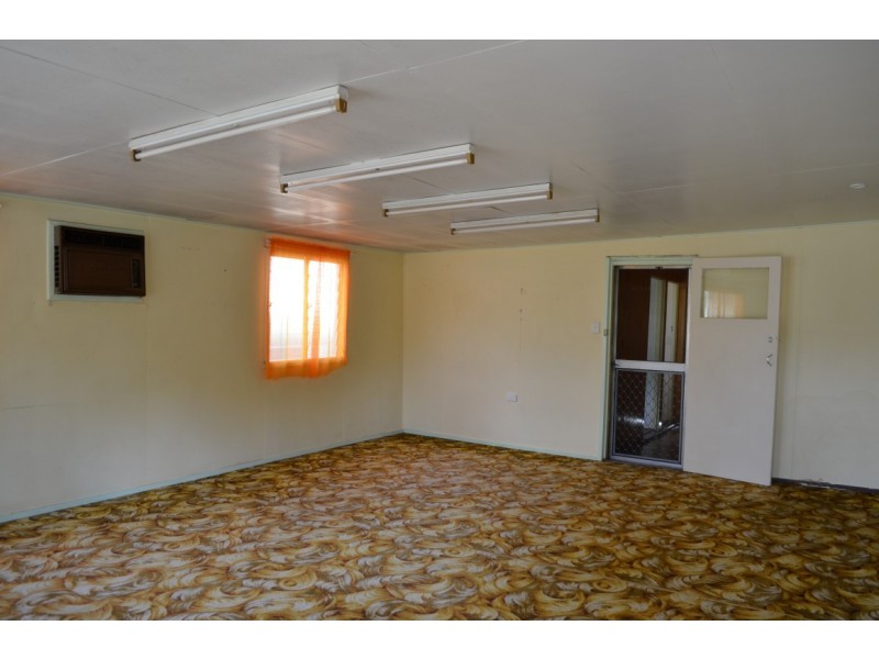 11 East, Bluff QLD 4702