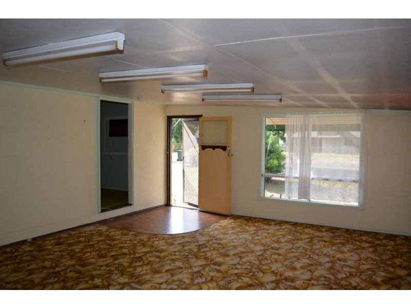 11 East, Bluff QLD 4702